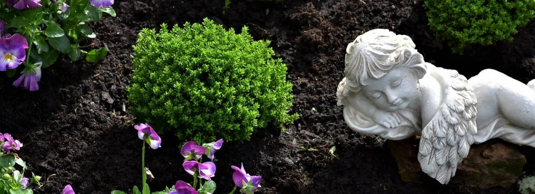 Blommor och blomsterarrangemang till begravning